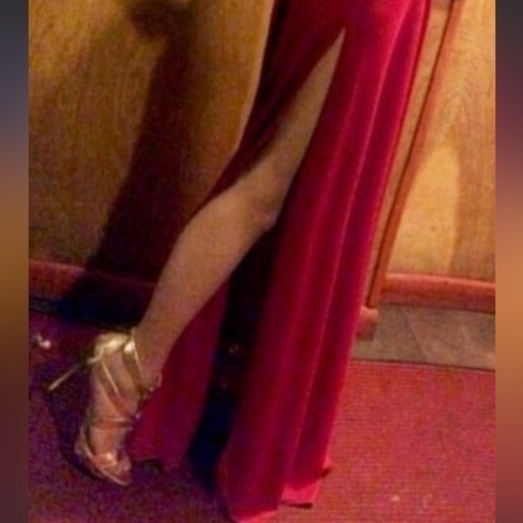 Abyss by Abby
SLEEVE PLUNGE V
NECK Gold BELTED DOUBLE HIGH SLIT MAXI Red DRESS S - Picture 14 of 14